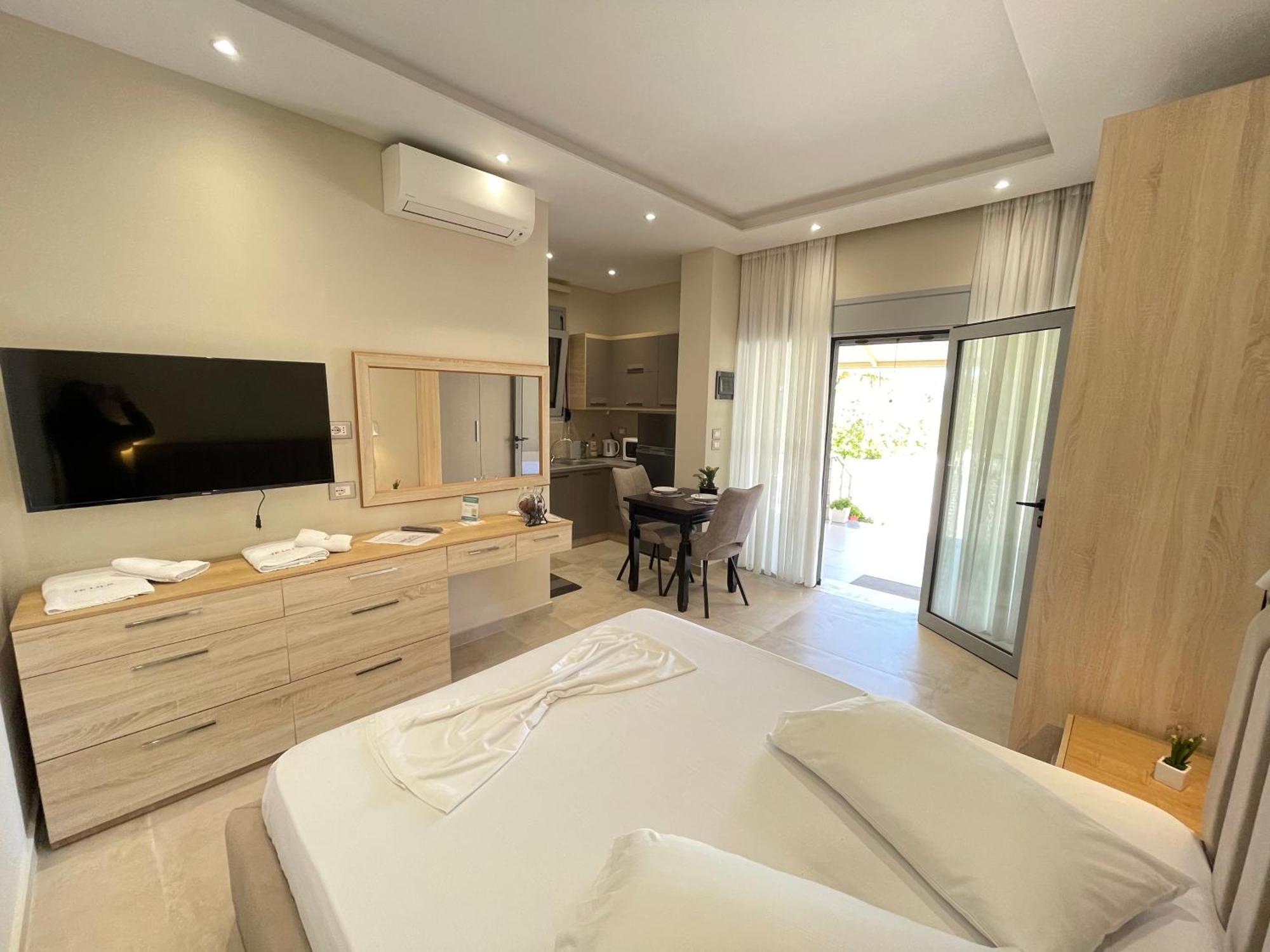 Arial Trinity Suites Влёра Экстерьер фото