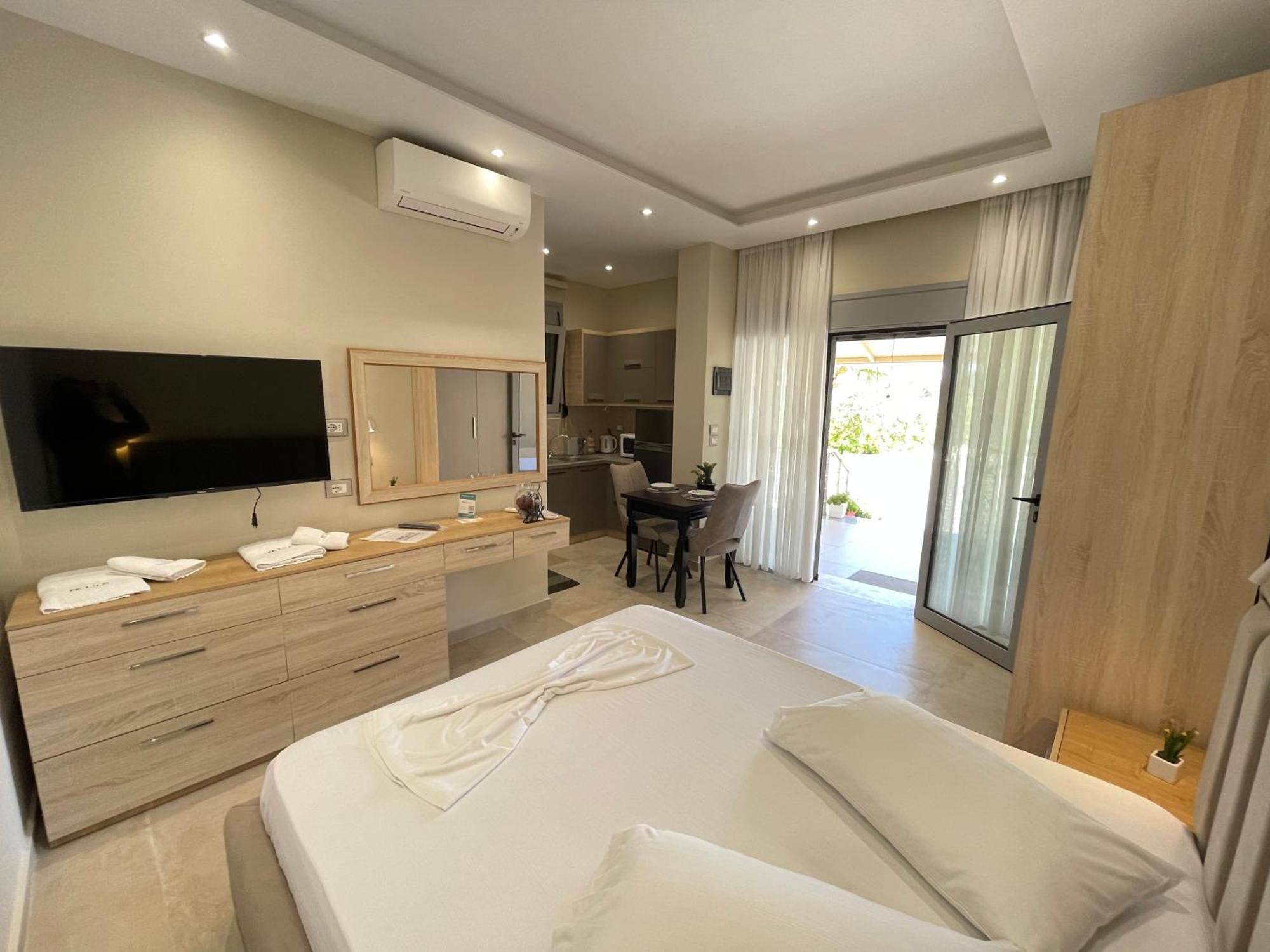 Arial Trinity Suites Влёра Экстерьер фото