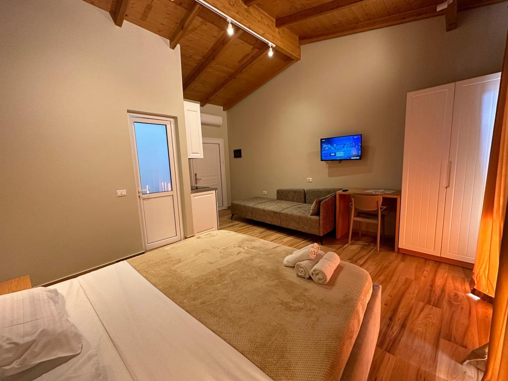 Arial Trinity Suites Влёра Экстерьер фото