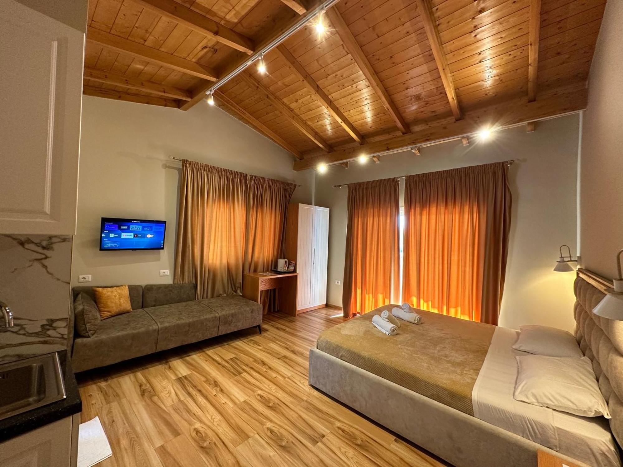 Arial Trinity Suites Влёра Номер фото